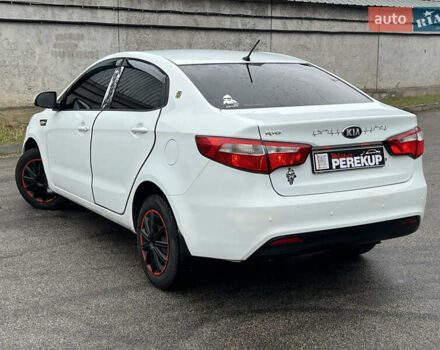 Белый Киа Рио, объемом двигателя 1.4 л и пробегом 246 тыс. км за 6550 $, фото 3 на Automoto.ua