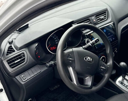 Белый Киа Рио, объемом двигателя 1.4 л и пробегом 54 тыс. км за 9400 $, фото 8 на Automoto.ua