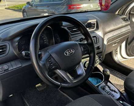 Белый Киа Рио, объемом двигателя 1.4 л и пробегом 214 тыс. км за 8300 $, фото 6 на Automoto.ua