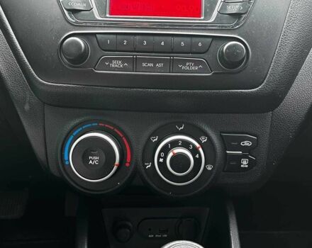 Белый Киа Рио, объемом двигателя 1.4 л и пробегом 125 тыс. км за 8000 $, фото 17 на Automoto.ua