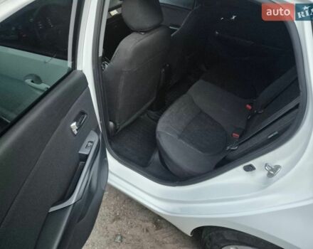 Белый Киа Рио, объемом двигателя 1.6 л и пробегом 156 тыс. км за 8700 $, фото 11 на Automoto.ua