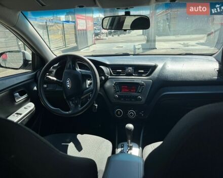 Белый Киа Рио, объемом двигателя 1.4 л и пробегом 178 тыс. км за 6800 $, фото 9 на Automoto.ua