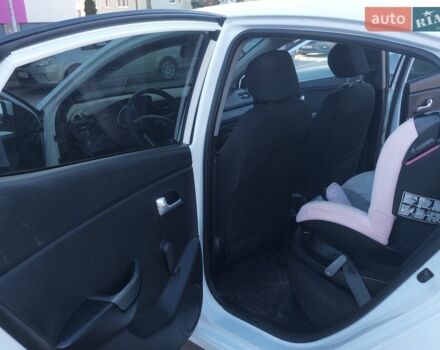 Білий Кіа Ріо, об'ємом двигуна 1.4 л та пробігом 139 тис. км за 7000 $, фото 2 на Automoto.ua