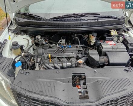Белый Киа Рио, объемом двигателя 1.4 л и пробегом 250 тыс. км за 7800 $, фото 10 на Automoto.ua
