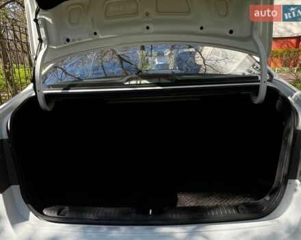 Белый Киа Рио, объемом двигателя 1.4 л и пробегом 176 тыс. км за 7500 $, фото 12 на Automoto.ua