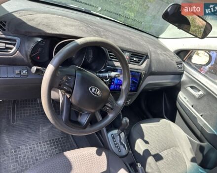 Белый Киа Рио, объемом двигателя 1.4 л и пробегом 270 тыс. км за 7500 $, фото 2 на Automoto.ua