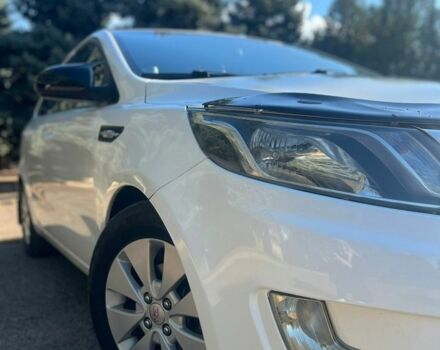 Белый Киа Рио, объемом двигателя 1.4 л и пробегом 220 тыс. км за 8000 $, фото 12 на Automoto.ua