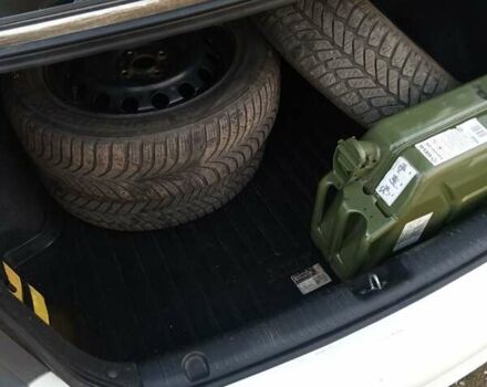 Білий Кіа Ріо, об'ємом двигуна 1.4 л та пробігом 87 тис. км за 8000 $, фото 6 на Automoto.ua