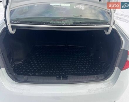 Белый Киа Рио, объемом двигателя 1.4 л и пробегом 125 тыс. км за 8300 $, фото 26 на Automoto.ua