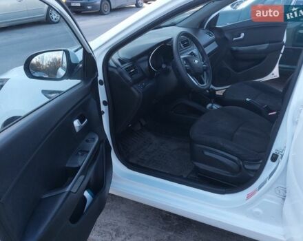 Білий Кіа Ріо, об'ємом двигуна 1.4 л та пробігом 139 тис. км за 7000 $, фото 1 на Automoto.ua