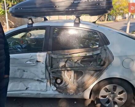 Белый Киа Рио, объемом двигателя 1.4 л и пробегом 108 тыс. км за 4000 $, фото 12 на Automoto.ua