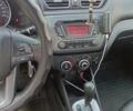 Белый Киа Рио, объемом двигателя 1.4 л и пробегом 180 тыс. км за 8000 $, фото 3 на Automoto.ua