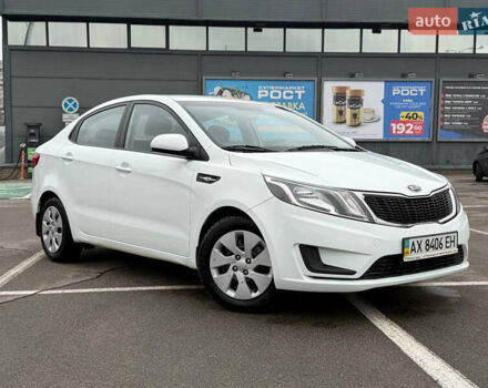 Белый Киа Рио, объемом двигателя 1.4 л и пробегом 23 тыс. км за 9900 $, фото 6 на Automoto.ua
