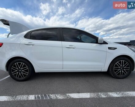 Белый Киа Рио, объемом двигателя 1.4 л и пробегом 125 тыс. км за 6500 $, фото 5 на Automoto.ua
