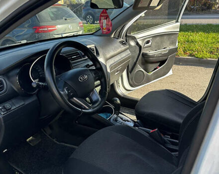 Белый Киа Рио, объемом двигателя 1.4 л и пробегом 214 тыс. км за 8300 $, фото 5 на Automoto.ua