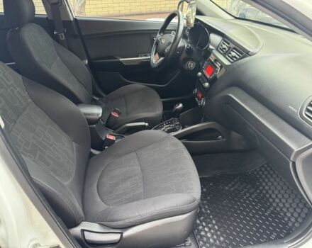 Белый Киа Рио, объемом двигателя 1.6 л и пробегом 173 тыс. км за 7800 $, фото 6 на Automoto.ua