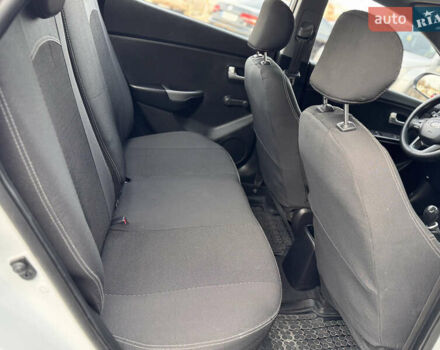 Белый Киа Рио, объемом двигателя 1.4 л и пробегом 169 тыс. км за 6500 $, фото 17 на Automoto.ua