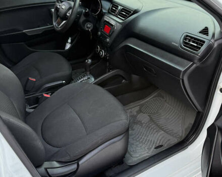 Белый Киа Рио, объемом двигателя 1.4 л и пробегом 211 тыс. км за 6950 $, фото 18 на Automoto.ua