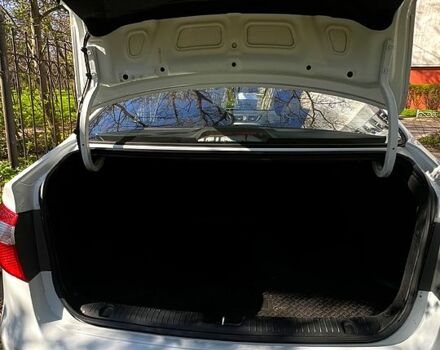 Белый Киа Рио, объемом двигателя 1.4 л и пробегом 176 тыс. км за 8000 $, фото 13 на Automoto.ua