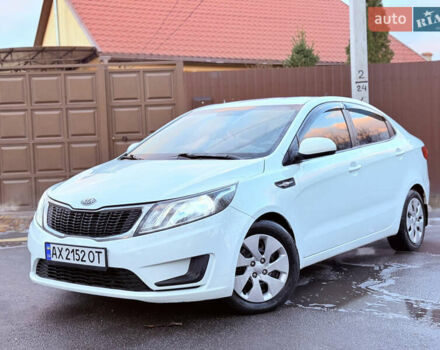 Белый Киа Рио, объемом двигателя 1.4 л и пробегом 250 тыс. км за 5700 $, фото 2 на Automoto.ua