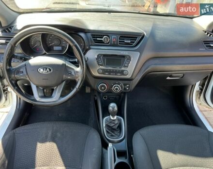 Білий Кіа Ріо, об'ємом двигуна 1.4 л та пробігом 210 тис. км за 5800 $, фото 14 на Automoto.ua