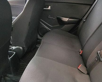 Белый Киа Рио, объемом двигателя 1.4 л и пробегом 237 тыс. км за 6400 $, фото 6 на Automoto.ua