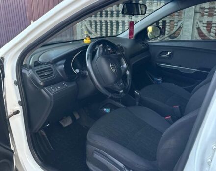 Белый Киа Рио, объемом двигателя 1.59 л и пробегом 233 тыс. км за 8300 $, фото 9 на Automoto.ua
