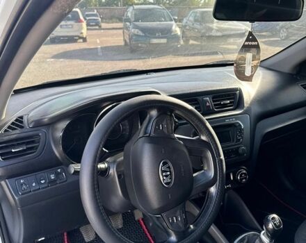Белый Киа Рио, объемом двигателя 1.59 л и пробегом 244 тыс. км за 6500 $, фото 5 на Automoto.ua