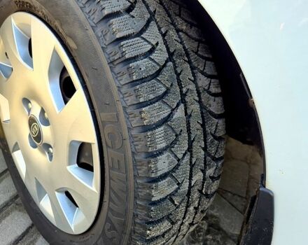 Белый Киа Рио, объемом двигателя 1.4 л и пробегом 176 тыс. км за 8499 $, фото 4 на Automoto.ua