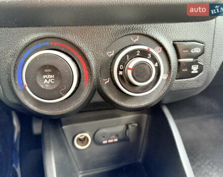 Білий Кіа Ріо, об'ємом двигуна 1.4 л та пробігом 299 тис. км за 5800 $, фото 9 на Automoto.ua