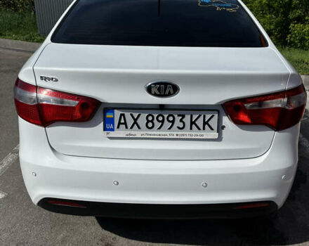 Белый Киа Рио, объемом двигателя 1.4 л и пробегом 185 тыс. км за 8500 $, фото 5 на Automoto.ua