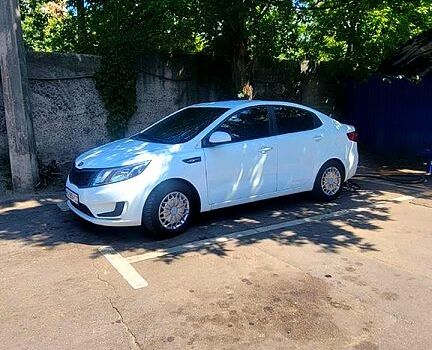 Білий Кіа Ріо, об'ємом двигуна 1.4 л та пробігом 263 тис. км за 7700 $, фото 4 на Automoto.ua
