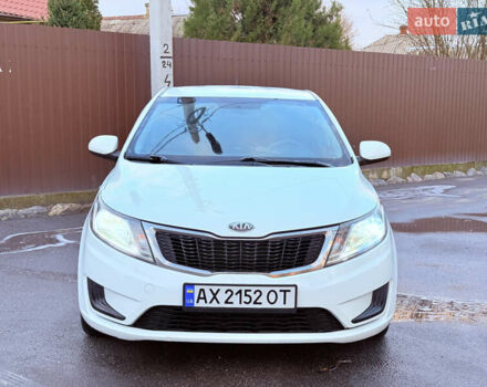 Белый Киа Рио, объемом двигателя 1.4 л и пробегом 250 тыс. км за 5700 $, фото 10 на Automoto.ua