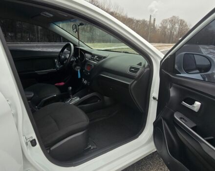 Білий Кіа Ріо, об'ємом двигуна 1.4 л та пробігом 124 тис. км за 7199 $, фото 14 на Automoto.ua