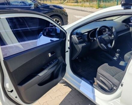 Белый Киа Рио, объемом двигателя 1.59 л и пробегом 130 тыс. км за 7400 $, фото 49 на Automoto.ua