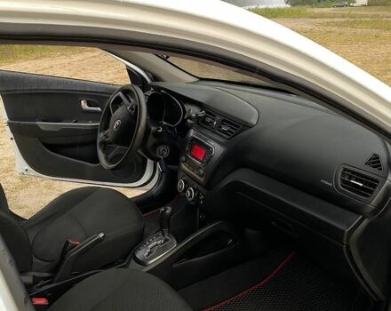 Білий Кіа Ріо, об'ємом двигуна 1.4 л та пробігом 258 тис. км за 6200 $, фото 7 на Automoto.ua