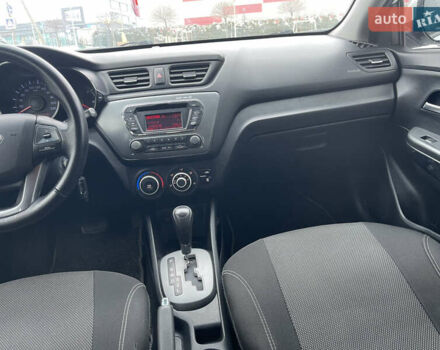 Білий Кіа Ріо, об'ємом двигуна 1.4 л та пробігом 216 тис. км за 7850 $, фото 32 на Automoto.ua