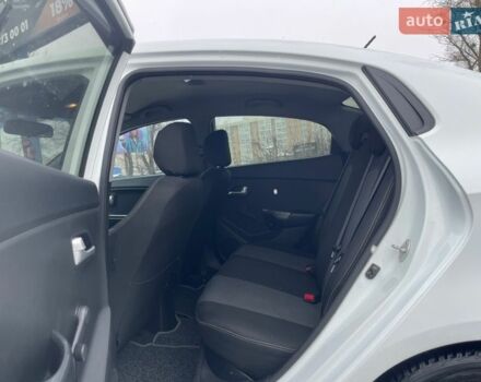 Белый Киа Рио, объемом двигателя 1.4 л и пробегом 216 тыс. км за 7400 $, фото 23 на Automoto.ua