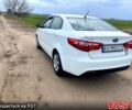 Белый Киа Рио, объемом двигателя 1.4 л и пробегом 210 тыс. км за 5500 $, фото 2 на Automoto.ua