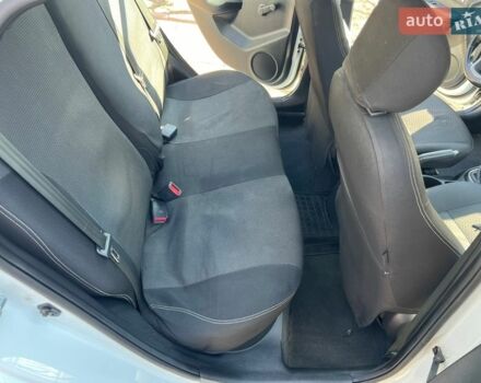 Білий Кіа Ріо, об'ємом двигуна 1.4 л та пробігом 210 тис. км за 5800 $, фото 12 на Automoto.ua