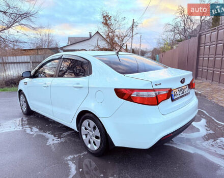 Белый Киа Рио, объемом двигателя 1.4 л и пробегом 250 тыс. км за 5700 $, фото 4 на Automoto.ua