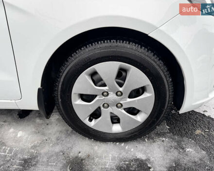 Белый Киа Рио, объемом двигателя 1.4 л и пробегом 162 тыс. км за 7500 $, фото 4 на Automoto.ua