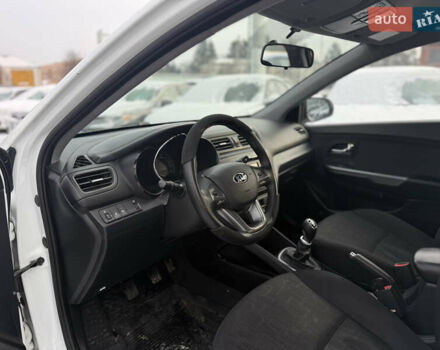 Белый Киа Рио, объемом двигателя 1.6 л и пробегом 148 тыс. км за 7800 $, фото 12 на Automoto.ua