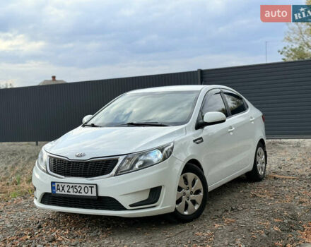 Белый Киа Рио, объемом двигателя 1.4 л и пробегом 301 тыс. км за 5999 $, фото 1 на Automoto.ua