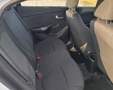 Белый Киа Рио, объемом двигателя 1.4 л и пробегом 177 тыс. км за 7900 $, фото 7 на Automoto.ua