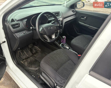 Белый Киа Рио, объемом двигателя 1.59 л и пробегом 156 тыс. км за 8500 $, фото 2 на Automoto.ua