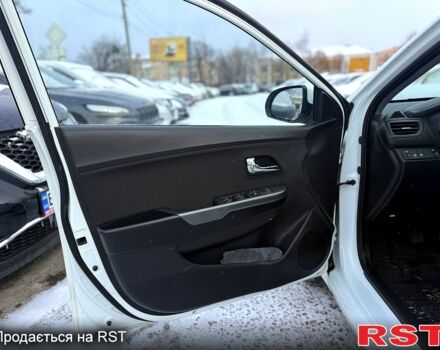 Білий Кіа Ріо, об'ємом двигуна 1.6 л та пробігом 14800 тис. км за 7800 $, фото 5 на Automoto.ua