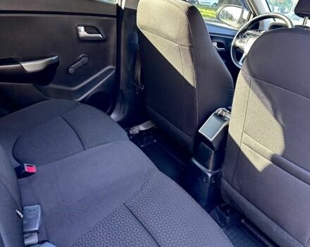 Белый Киа Рио, объемом двигателя 1.4 л и пробегом 86 тыс. км за 9500 $, фото 7 на Automoto.ua