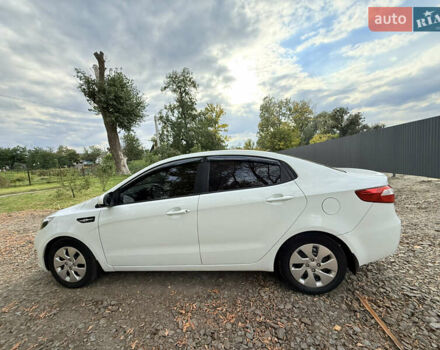 Білий Кіа Ріо, об'ємом двигуна 1.4 л та пробігом 299 тис. км за 5800 $, фото 19 на Automoto.ua