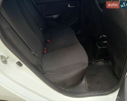Белый Киа Рио, объемом двигателя 1.4 л и пробегом 250 тыс. км за 7800 $, фото 4 на Automoto.ua